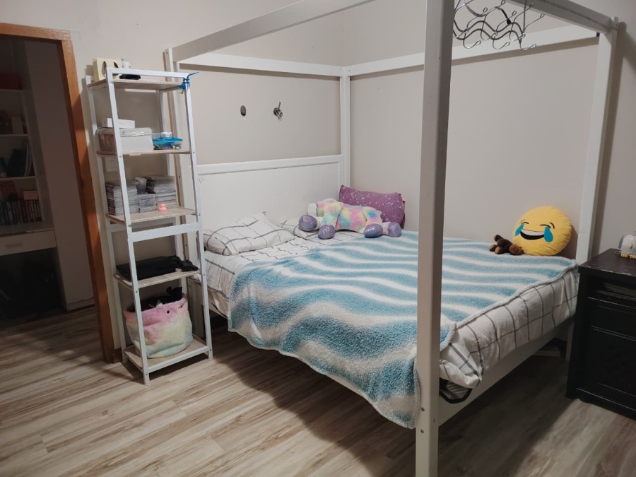 To Let 4 Bedroom Property for Rent in Loerie Park Western Cape